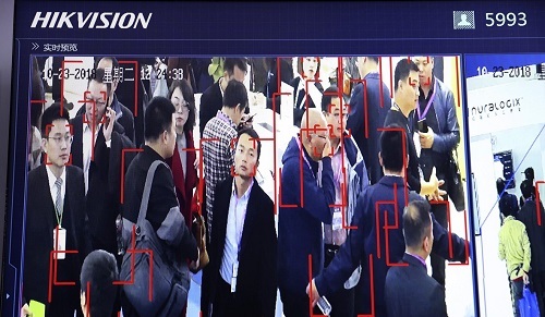 Công nghệ nhận diện khuôn mặt, ước tính độ tuổi, trạng thái cảm xúc qua camera an ninh của Trung Quốc. Ảnh: SCMP