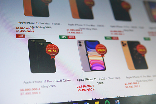 Nhiều đại lý giảm giá cho bộ ba iPhone 11 từ 2,5 đến 3,5 triệu đồng. 